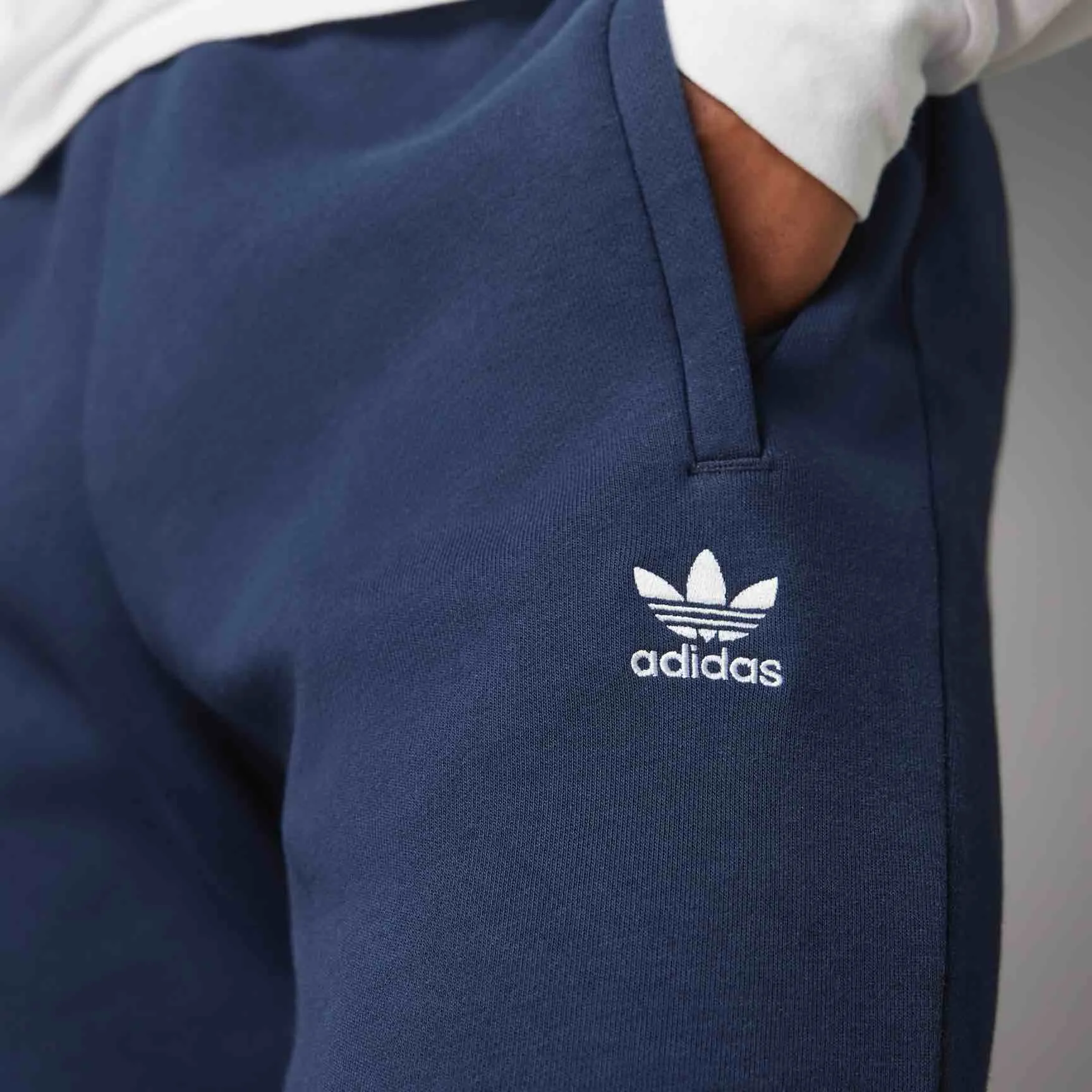 Real Madrid Essentials Trefoil Pants